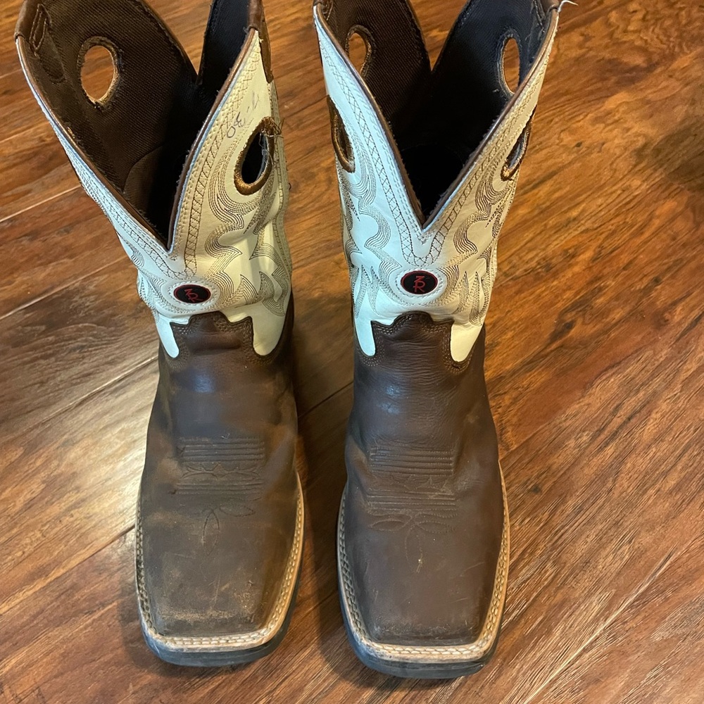 Tony Lama steel toe work boots.  Size 9/12 D only worn 3 times.